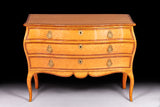 GEORGIAN SATINWOOD SERPENTINE DRESSING COMMODE - REF No. 4068