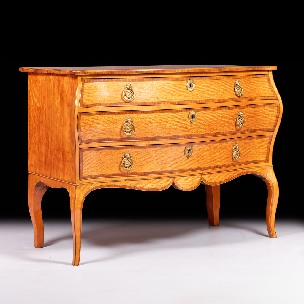 GEORGIAN SATINWOOD SERPENTINE DRESSING COMMODE - REF No. 4071 GEORGIAN SATINWOOD SERPENTINE DRESSING COMMODE - REF No. 4071