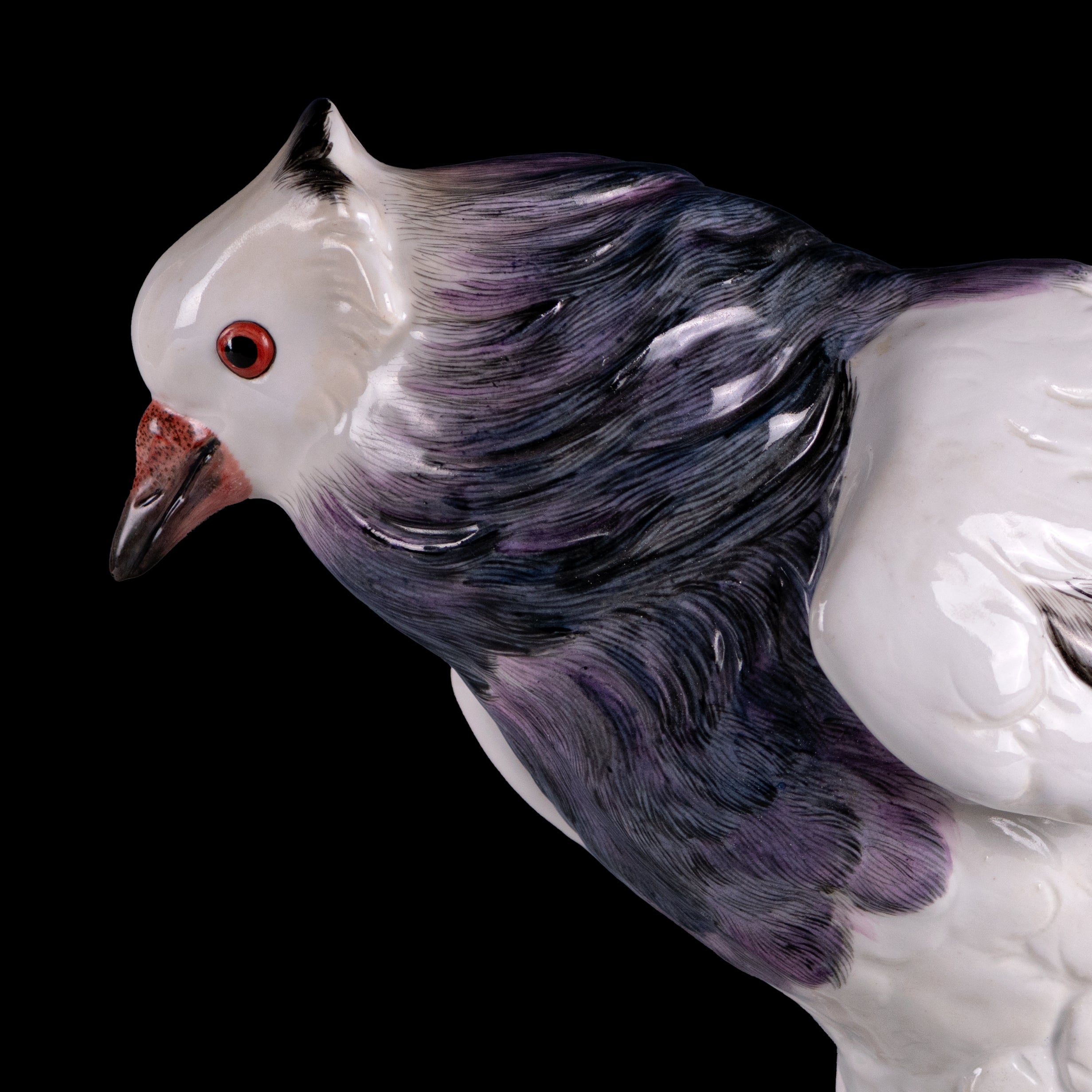 19TH CENTURY MEISSEN PAINTED PORCELAIN MODEL OF A PIGEON - REF No. B1004
