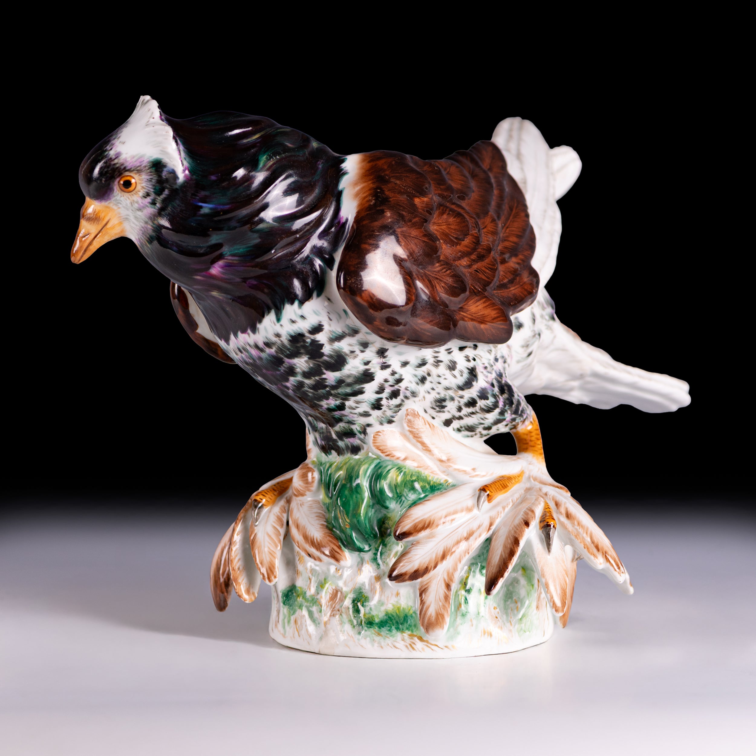 19TH CENTURY MEISSEN PAINTED PORCELAIN MODEL OF A PIGEON - REF No. B1003