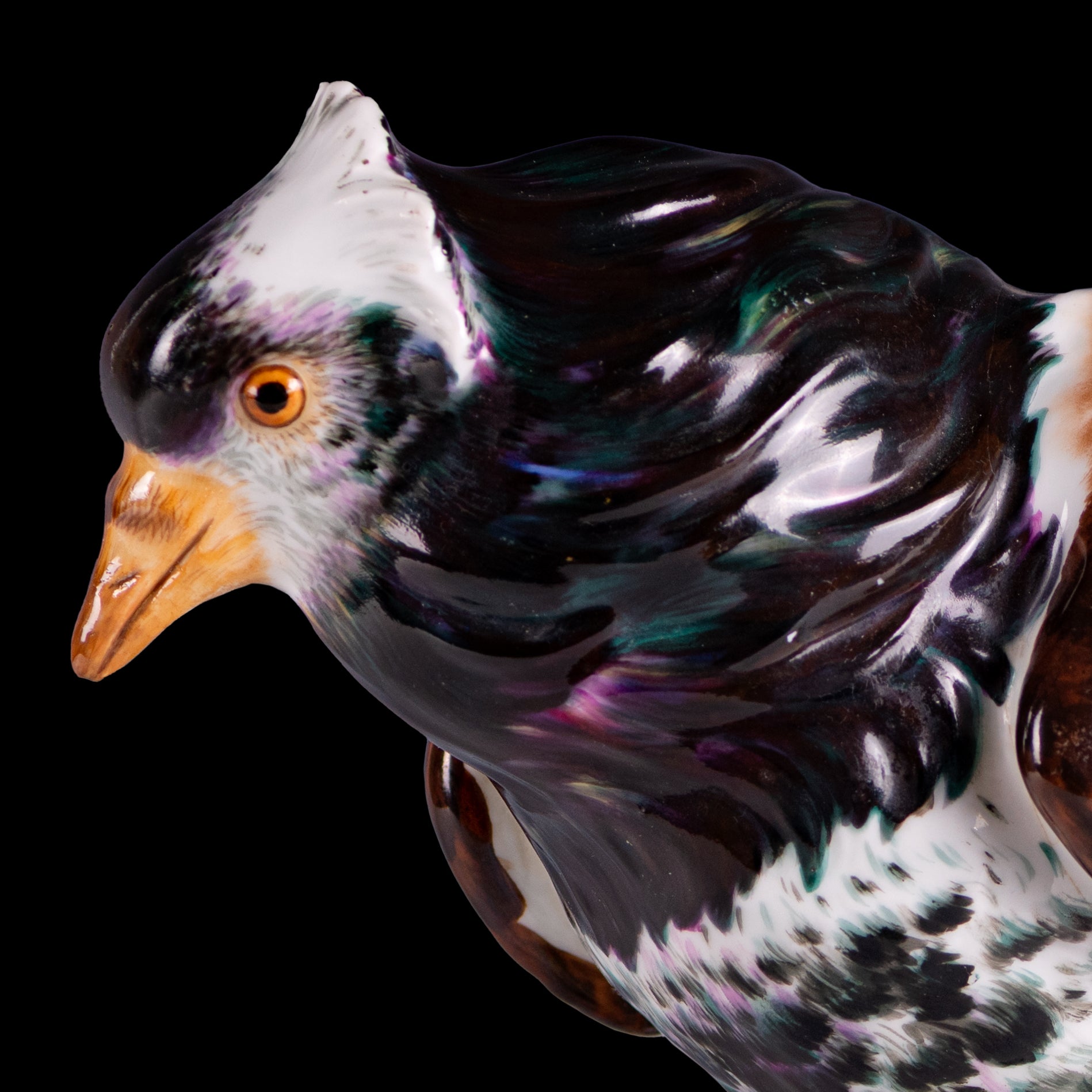 19TH CENTURY MEISSEN PAINTED PORCELAIN MODEL OF A PIGEON - REF No. B1003