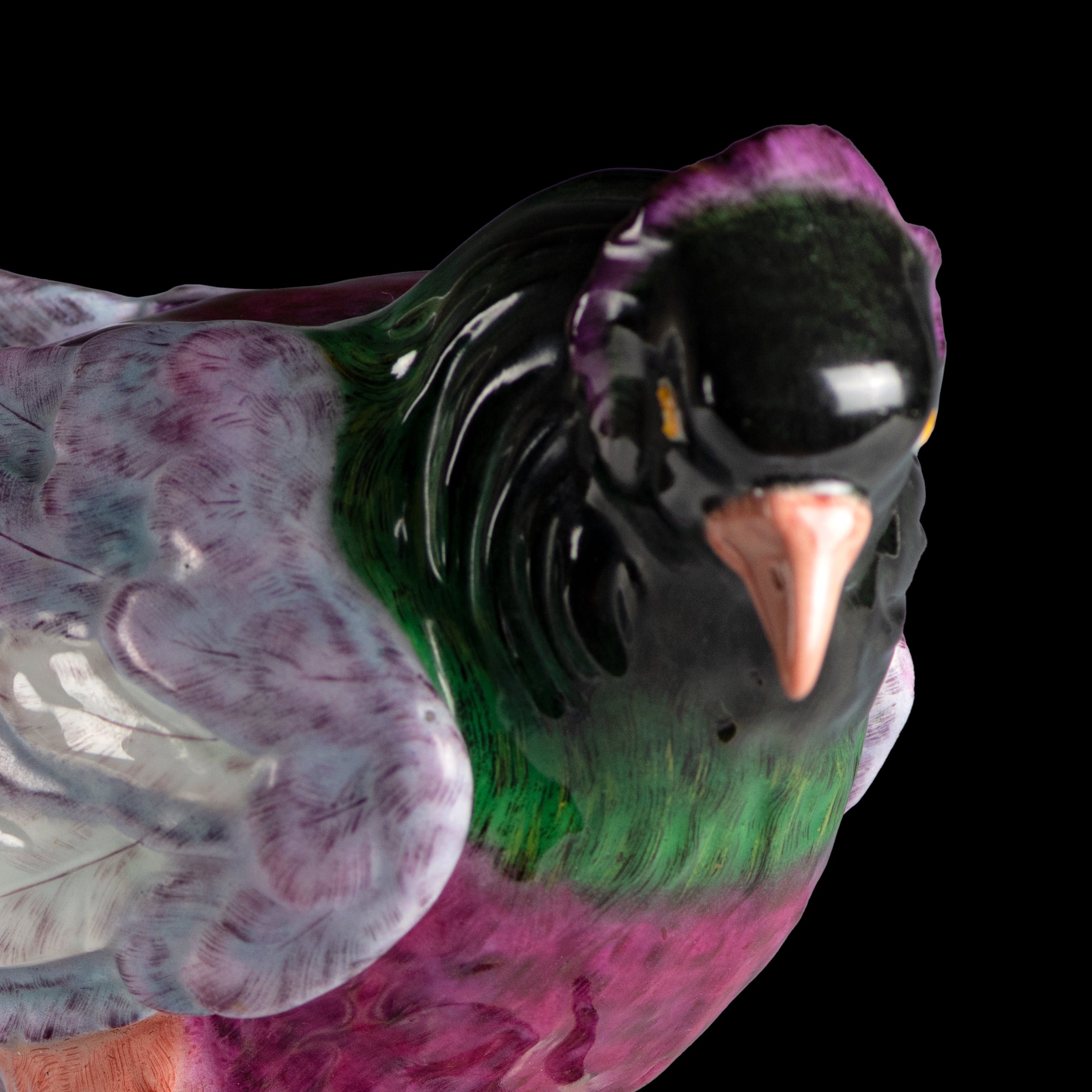 19TH CENTURY MEISSEN PAINTED PORCELAIN MODEL OF A PIGEON - REF No. B1007