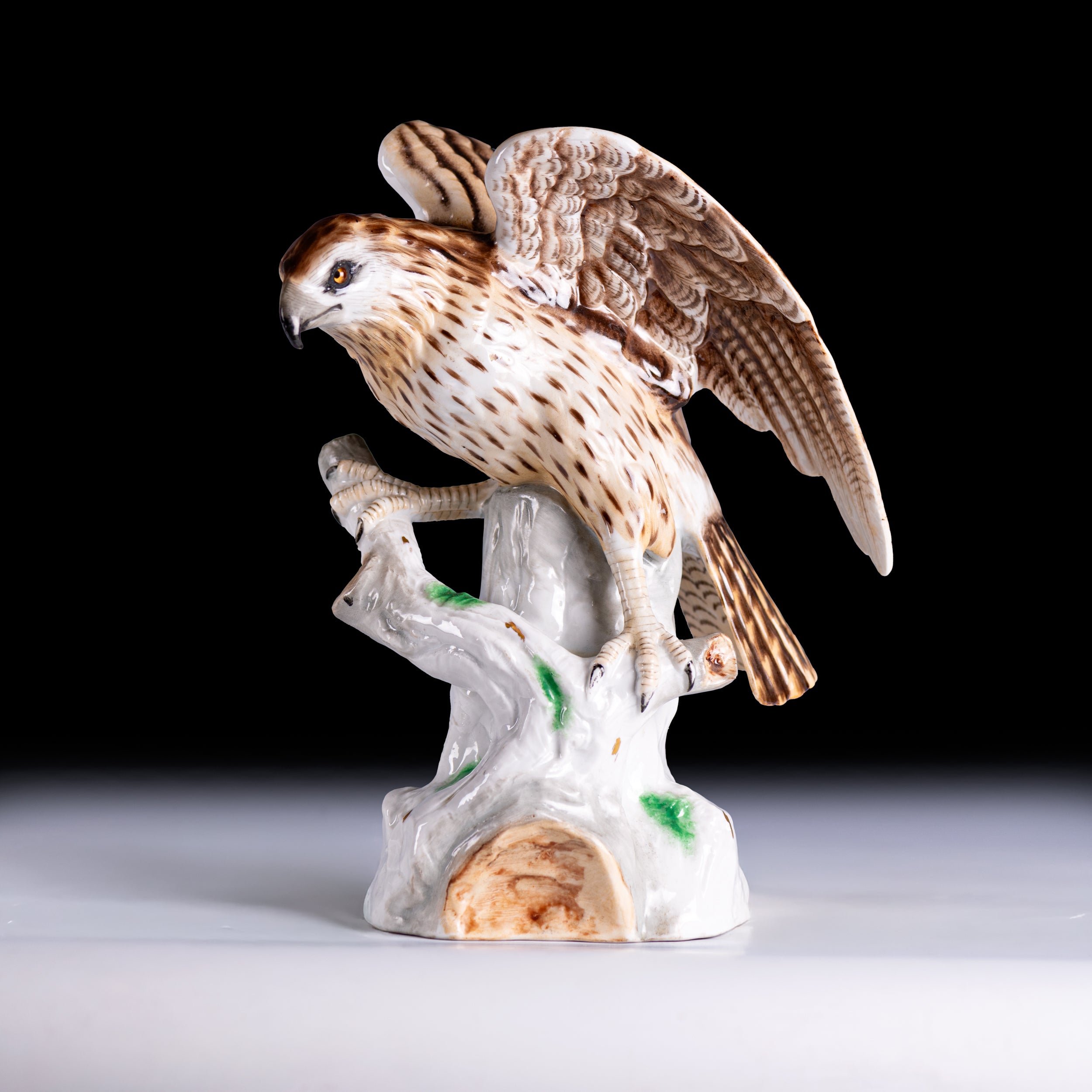 PAIR OF EARLY 20TH CENTURY GERMAN PORCELAIN MODELS OF EAGLES - REF No. B1017