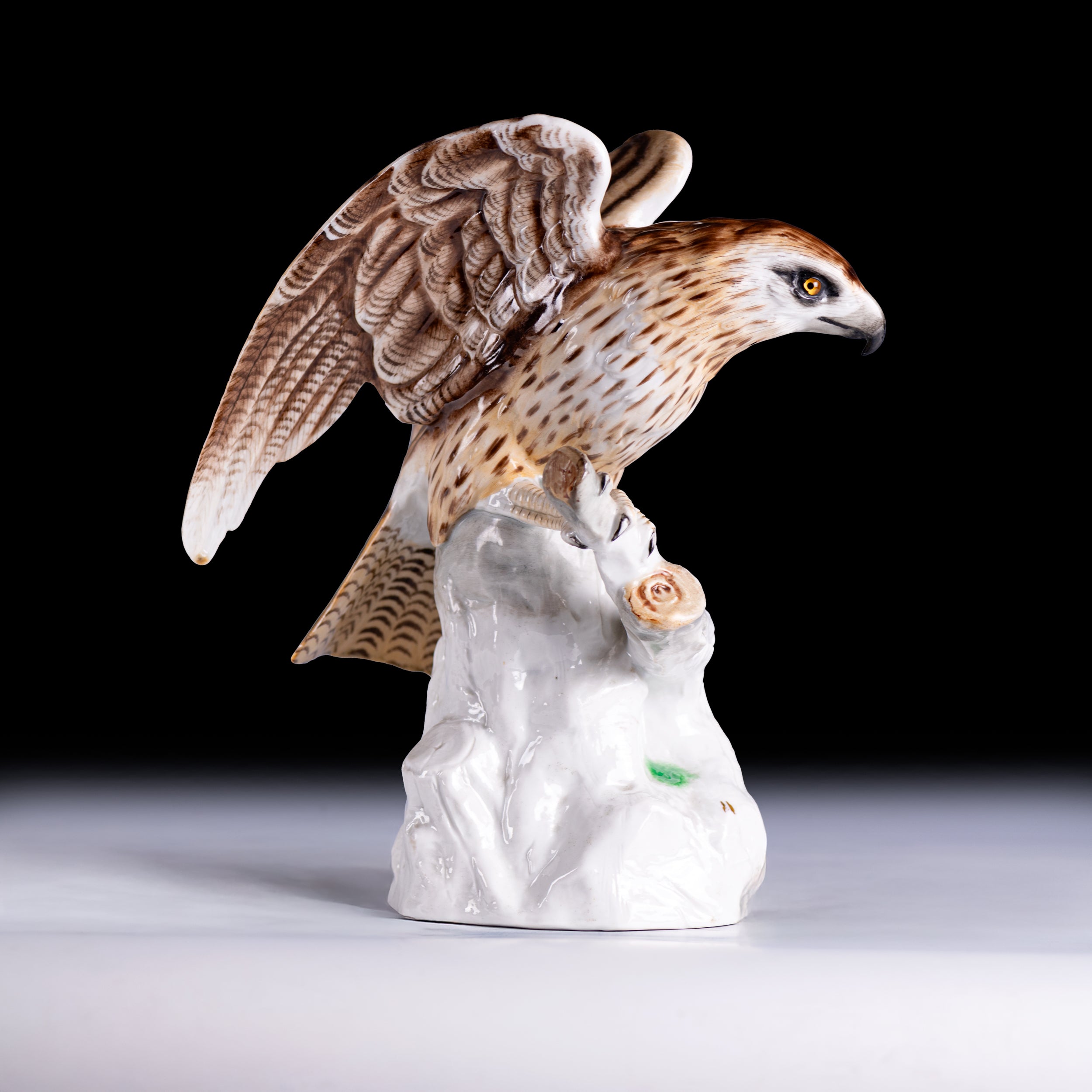 PAIR OF EARLY 20TH CENTURY GERMAN PORCELAIN MODELS OF EAGLES - REF No. B1017