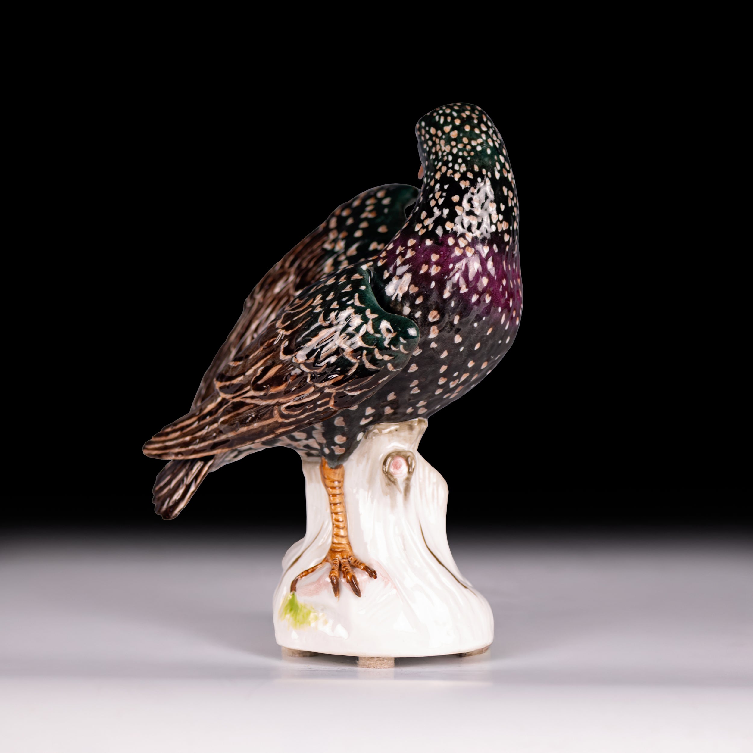 19TH CENTURY MEISSEN PAINTED PORCELAIN FIGURE OF A STARLING - REF No. B1009