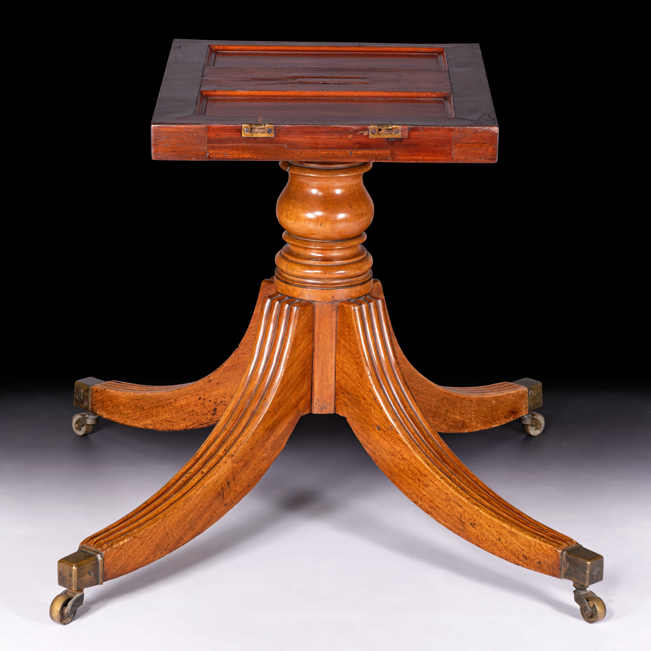 5 1/2 FOOT IRISH GEORGIAN CIRCULAR DINING ROOM TABLE -REF No. 7070