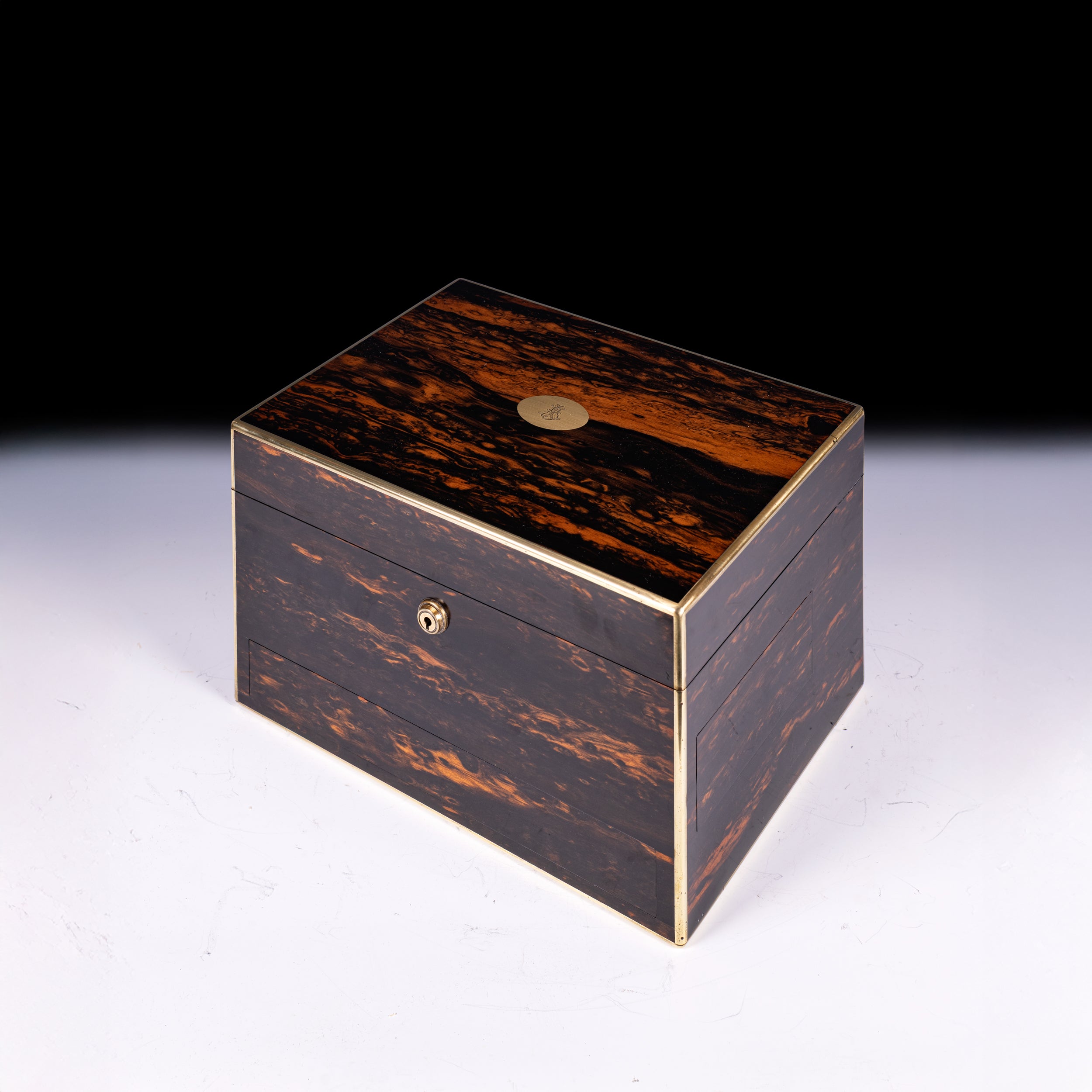 LADIES VANITY CASE RETAILED BY MAYER & CO. LIVERPOOL - REF No. 186