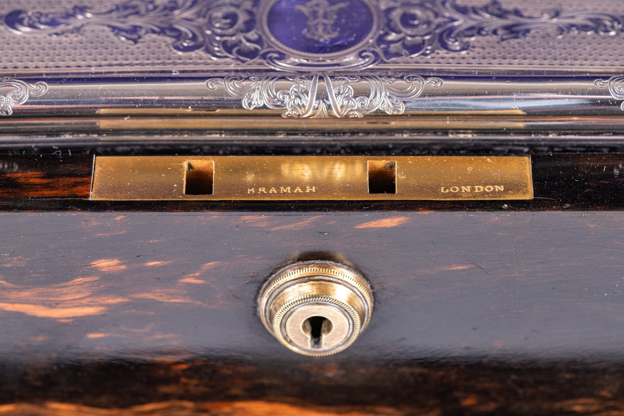 LADIES VANITY CASE RETAILED BY MAYER & CO. LIVERPOOL - REF No. 186