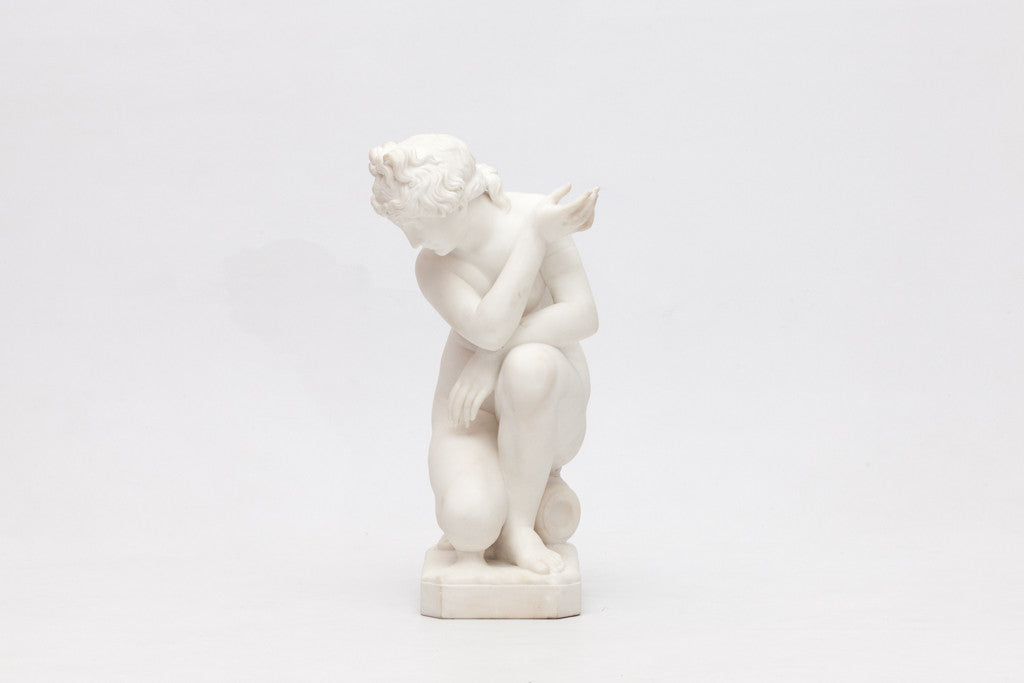 A SUPERB 19TH CENTURY CARVED MARBLE SCULPTURE OF THE CROUCHING VENUS - REF No.1050