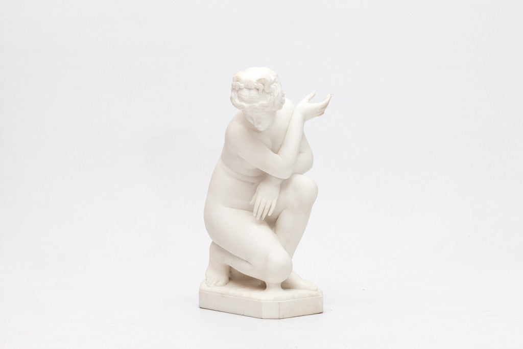 A SUPERB 19TH CENTURY CARVED MARBLE SCULPTURE OF THE CROUCHING VENUS - REF No.1050 A SUPERB 19TH CENTURY CARVED MARBLE SCULPTURE OF THE CROUCHING VENUS - REF No.1050