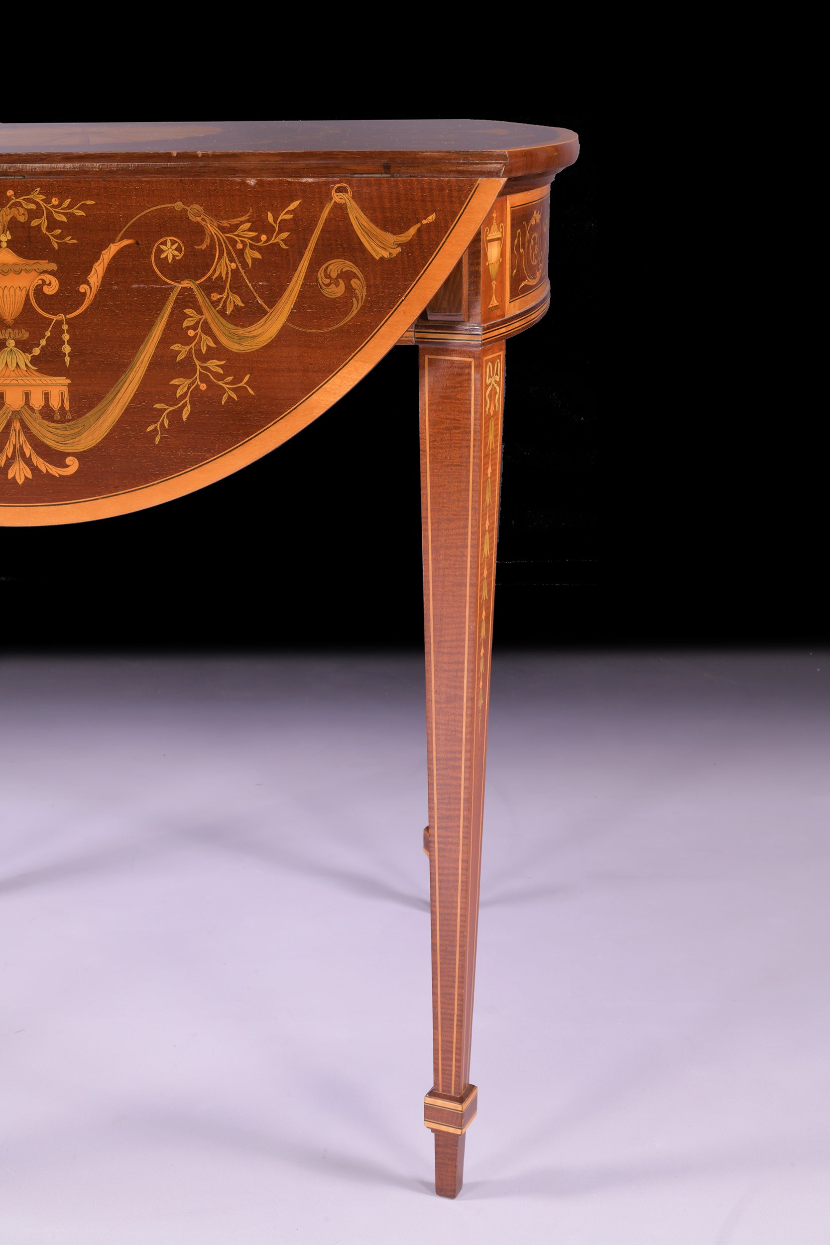 PEMBROKE TABLE BY EDWARDS & ROBERTS - REF No. 9064