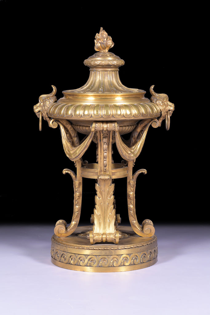 AN EXCEPTIONAL 19TH CENTURY GILT BRONZE CENTREPIECE - REF No. 1007 AN EXCEPTIONAL 19TH CENTURY GILT BRONZE CENTREPIECE - REF No. 1007