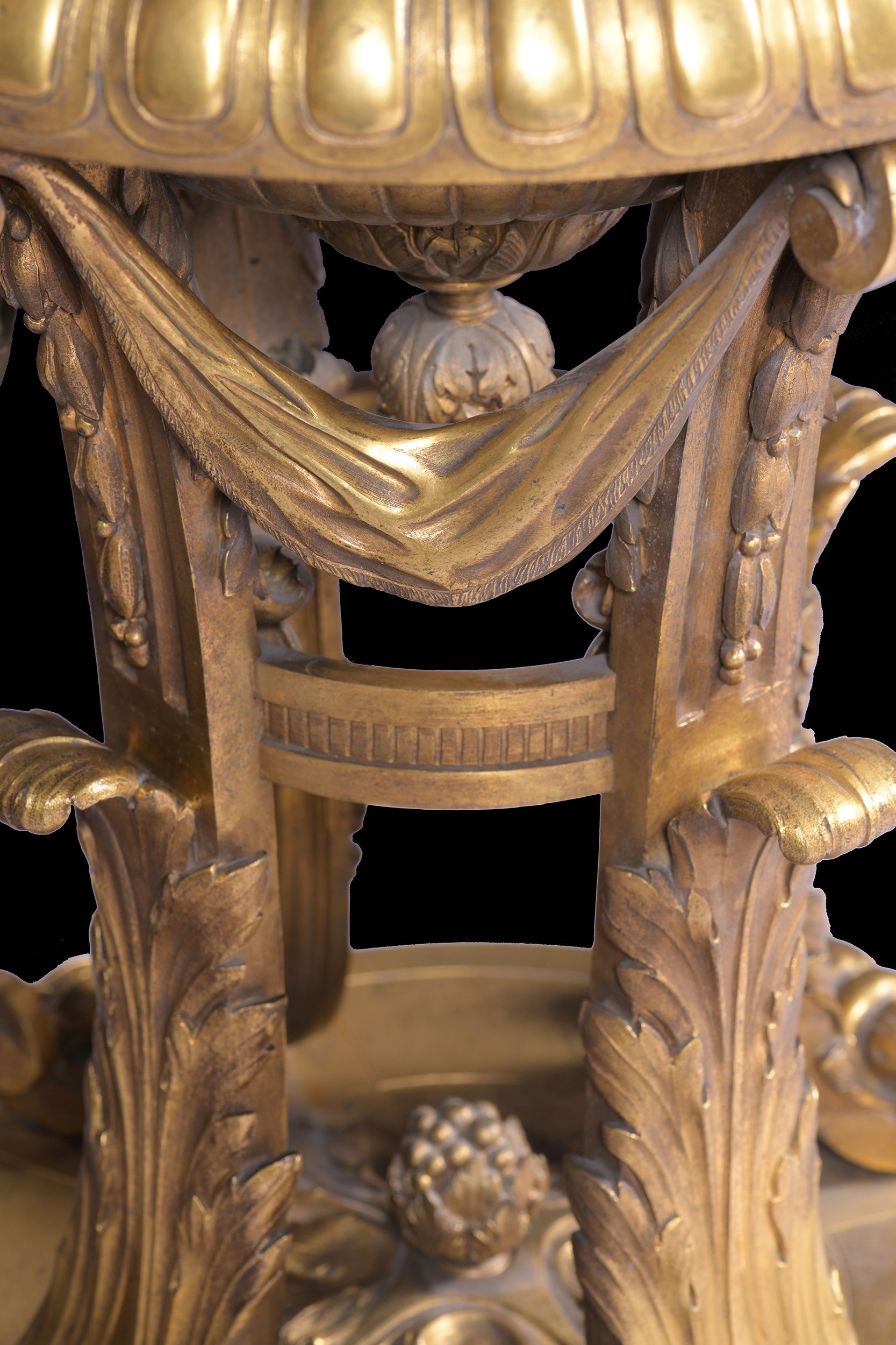 AN EXCEPTIONAL 19TH CENTURY GILT BRONZE CENTREPIECE - REF No. 1007