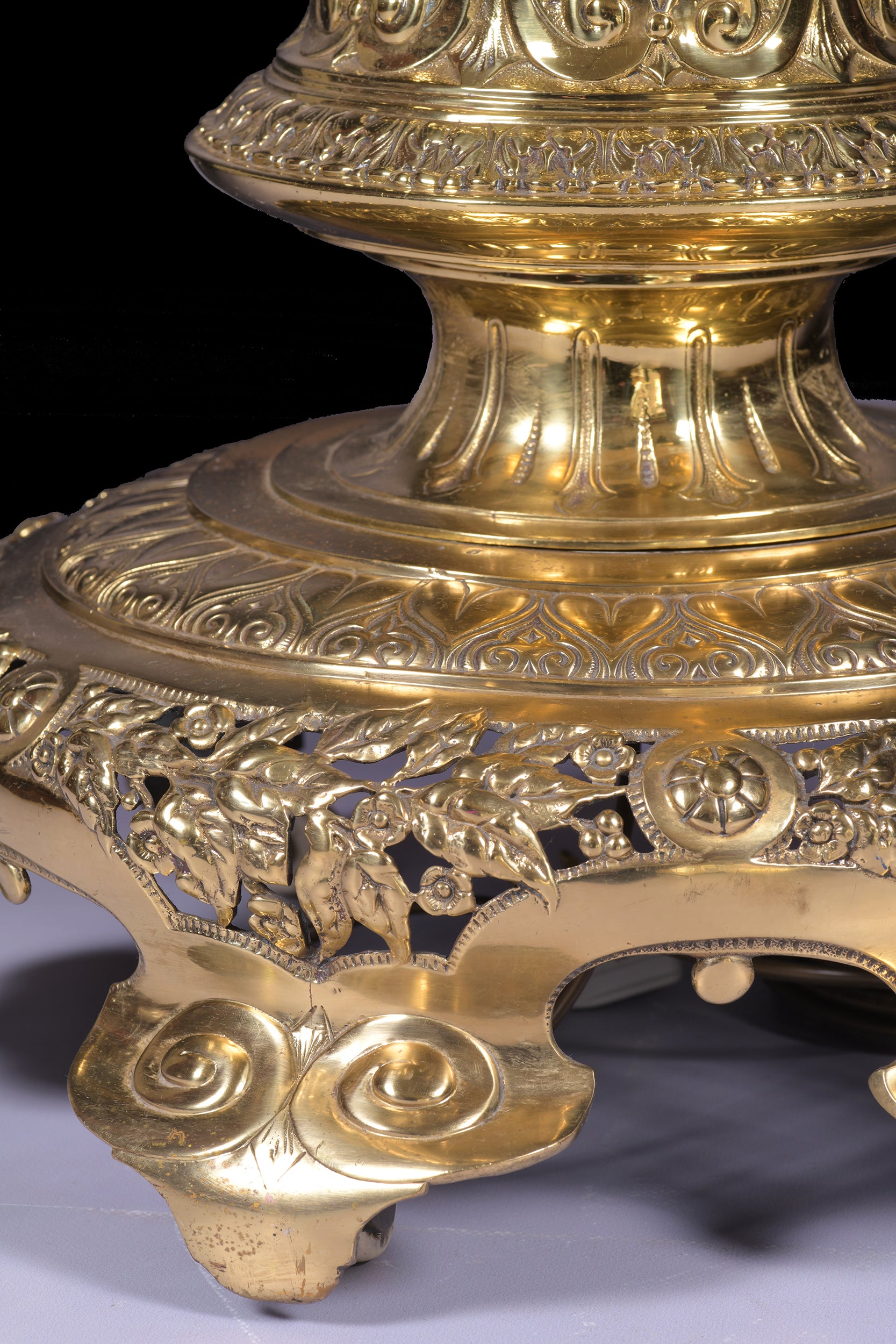 A STUNNING 19TH CENTURY BRASS STANDARD LAMP - REF No. 1010
