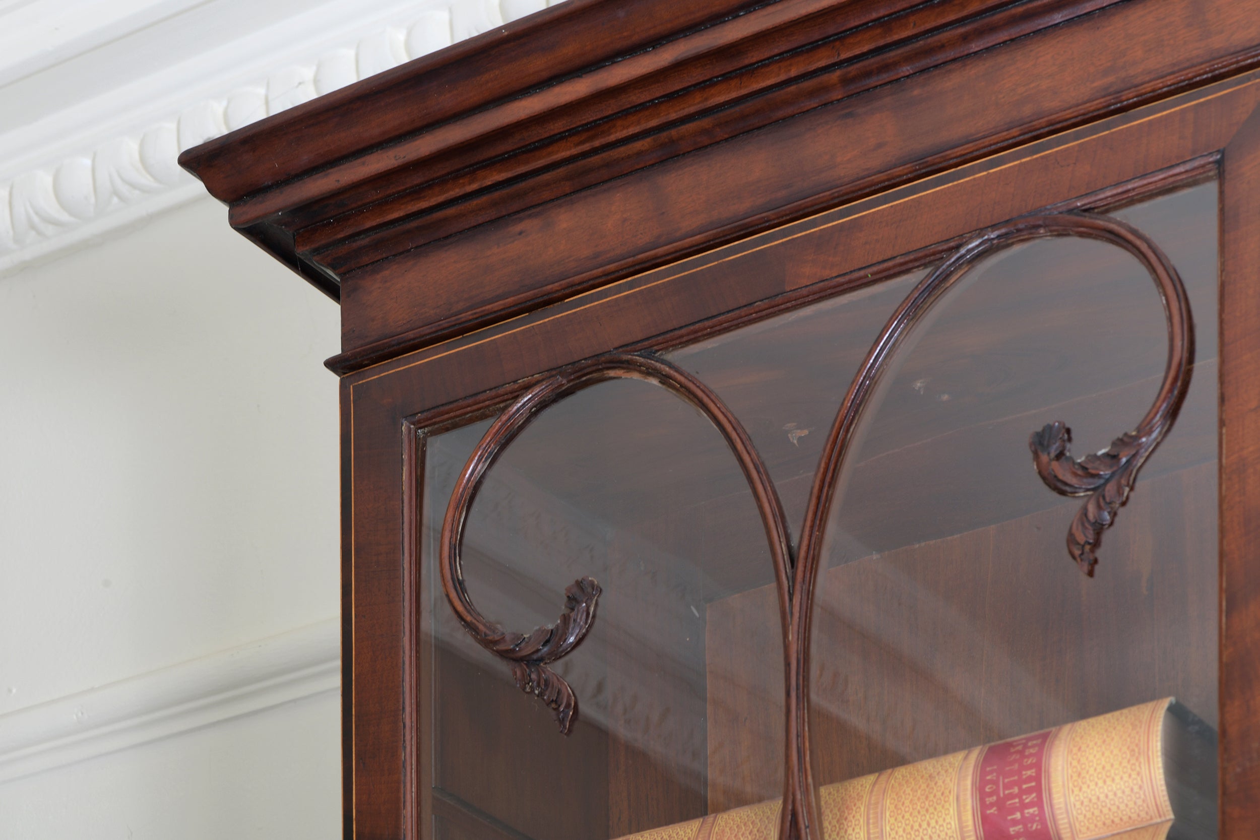 AN IMPORTANT GEORGE III BREAKFRONT BOOKCASE ATTRIBUTED TO GILLOWS - REF No. 4005