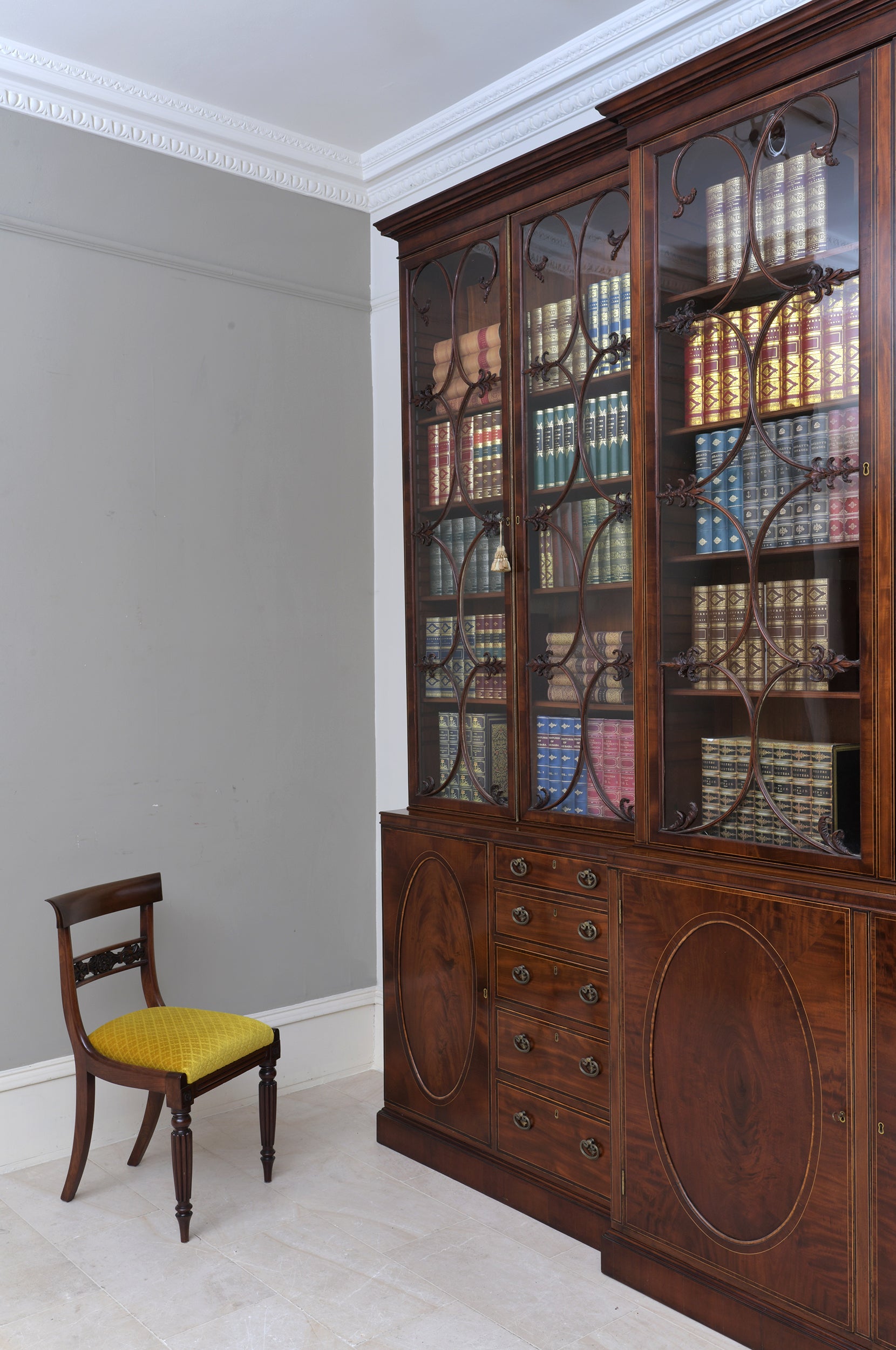 AN IMPORTANT GEORGE III BREAKFRONT BOOKCASE ATTRIBUTED TO GILLOWS - REF No. 4005