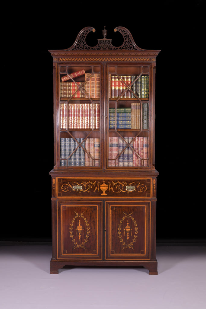 SECRETAIRE BOOKCASE STAMPED EDWARDS & ROBERTS OF LONDON - REF No. 4053 SECRETAIRE BOOKCASE STAMPED EDWARDS & ROBERTS OF LONDON - REF No. 4053