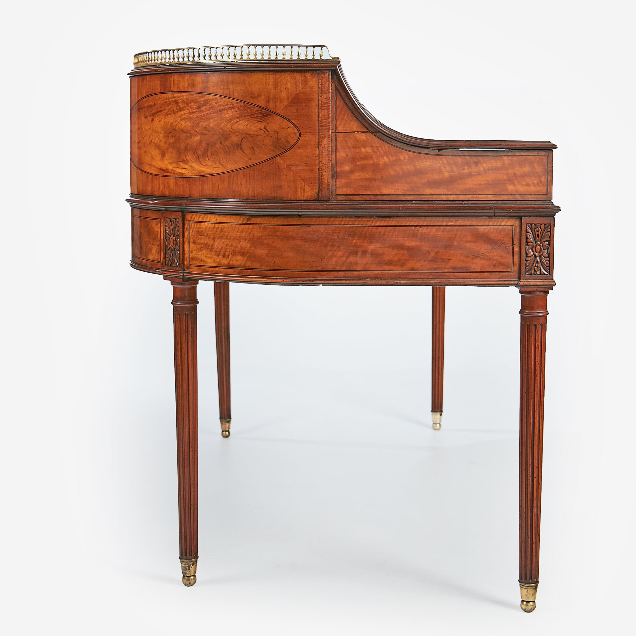 AN EXCEPTIONAL 19TH CENTURY CARLTON HOUSE DESK - REF No. 3008