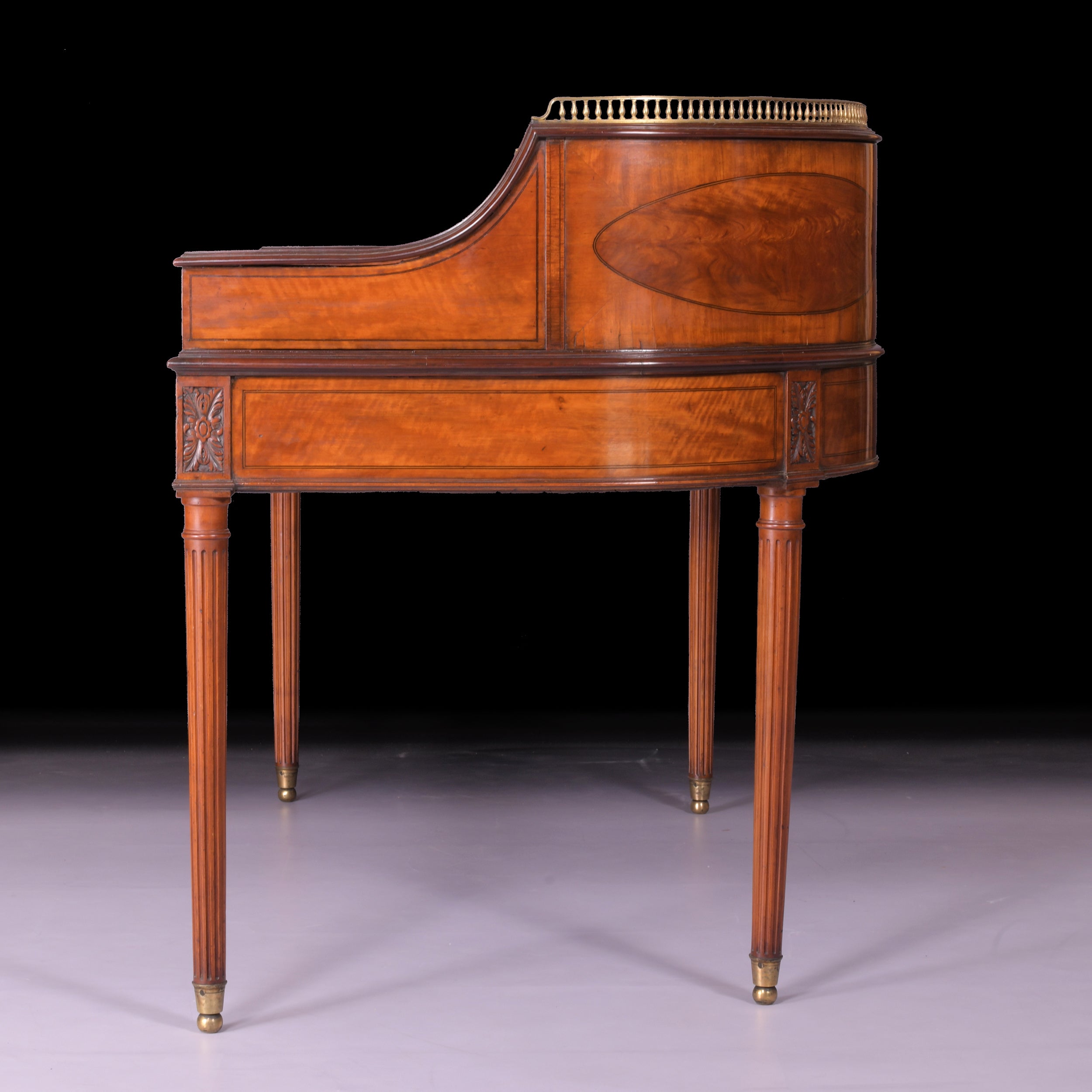 AN EXCEPTIONAL 19TH CENTURY CARLTON HOUSE DESK - REF No. 3008