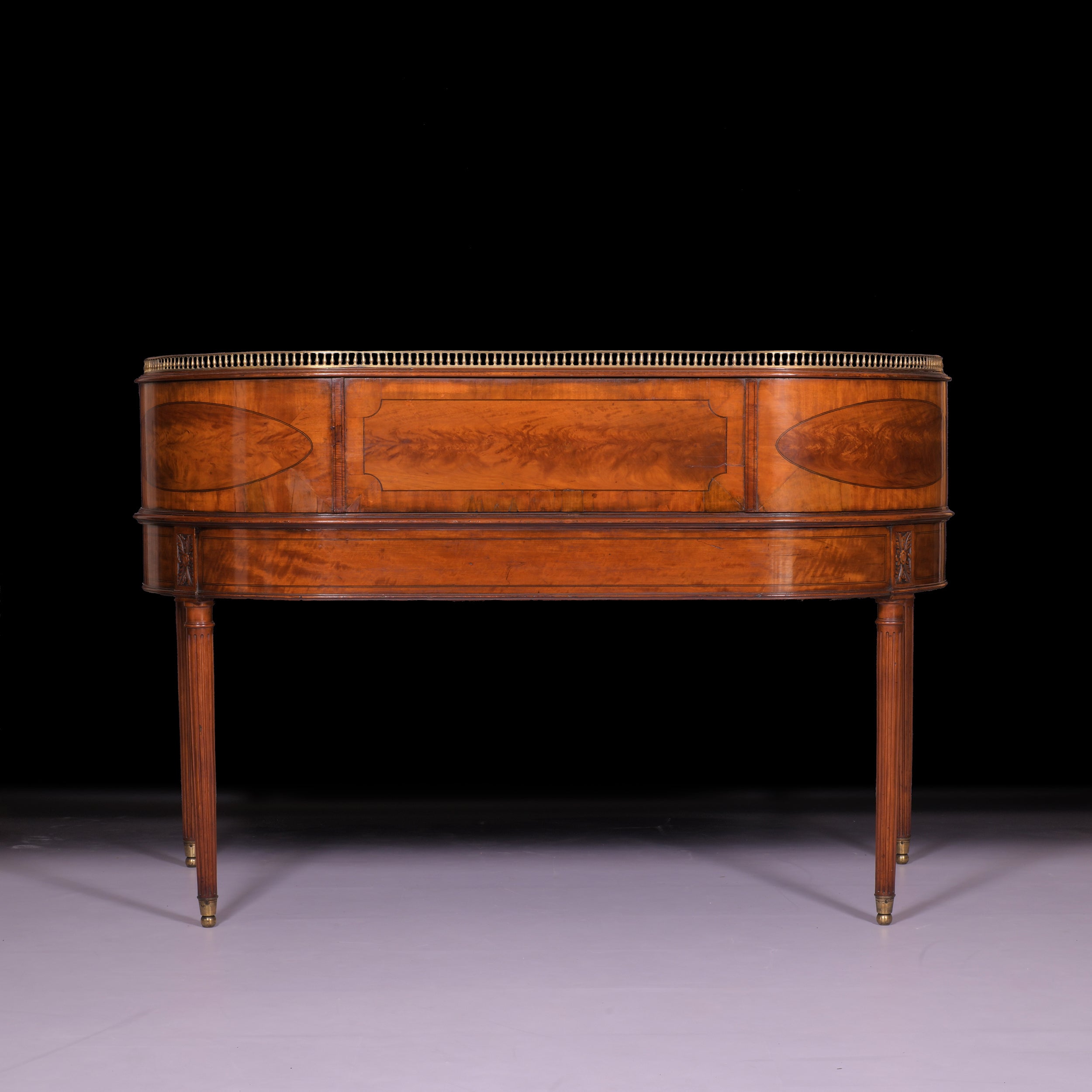 AN EXCEPTIONAL 19TH CENTURY CARLTON HOUSE DESK - REF No. 3008
