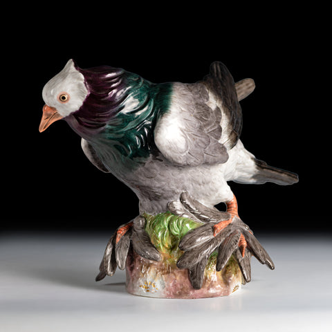 19TH CENTURY MEISSEN PORCELAIN MODEL OF A PIGEON - REF No. B1001