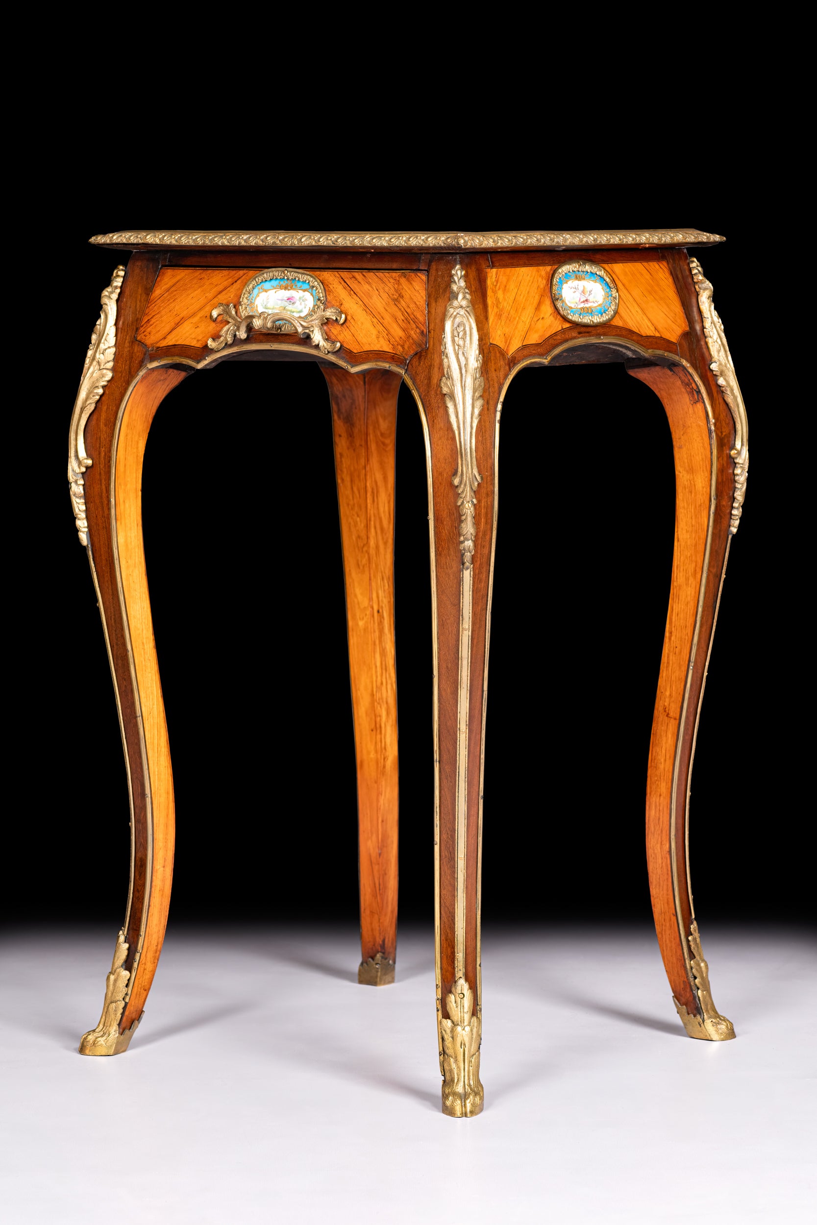 LOUIS XV STYLE KINGWOOD SIDE TABLE - REF No. 9072