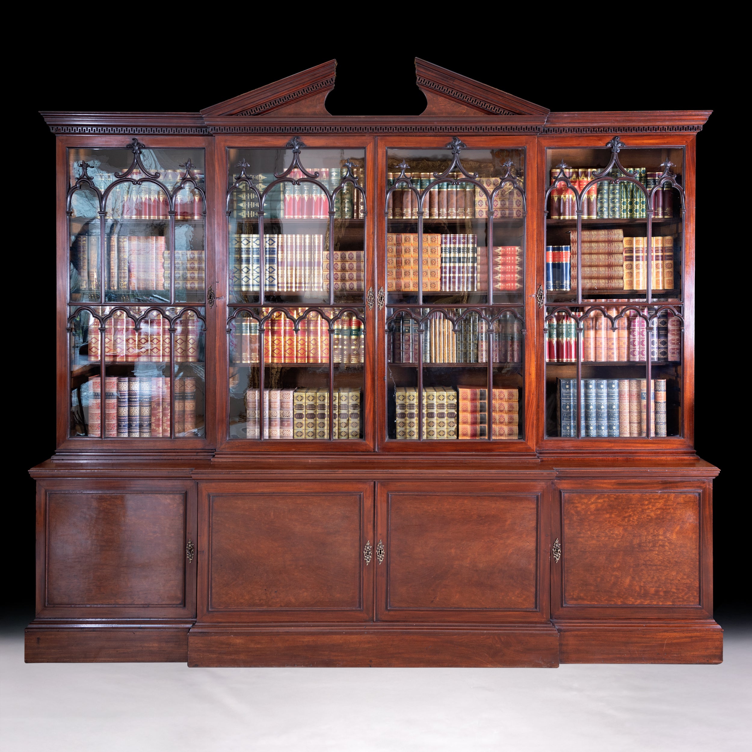 GEORGE III CHIPPENDALE BREAKFRONT BOOKCASE - REF No. 4078