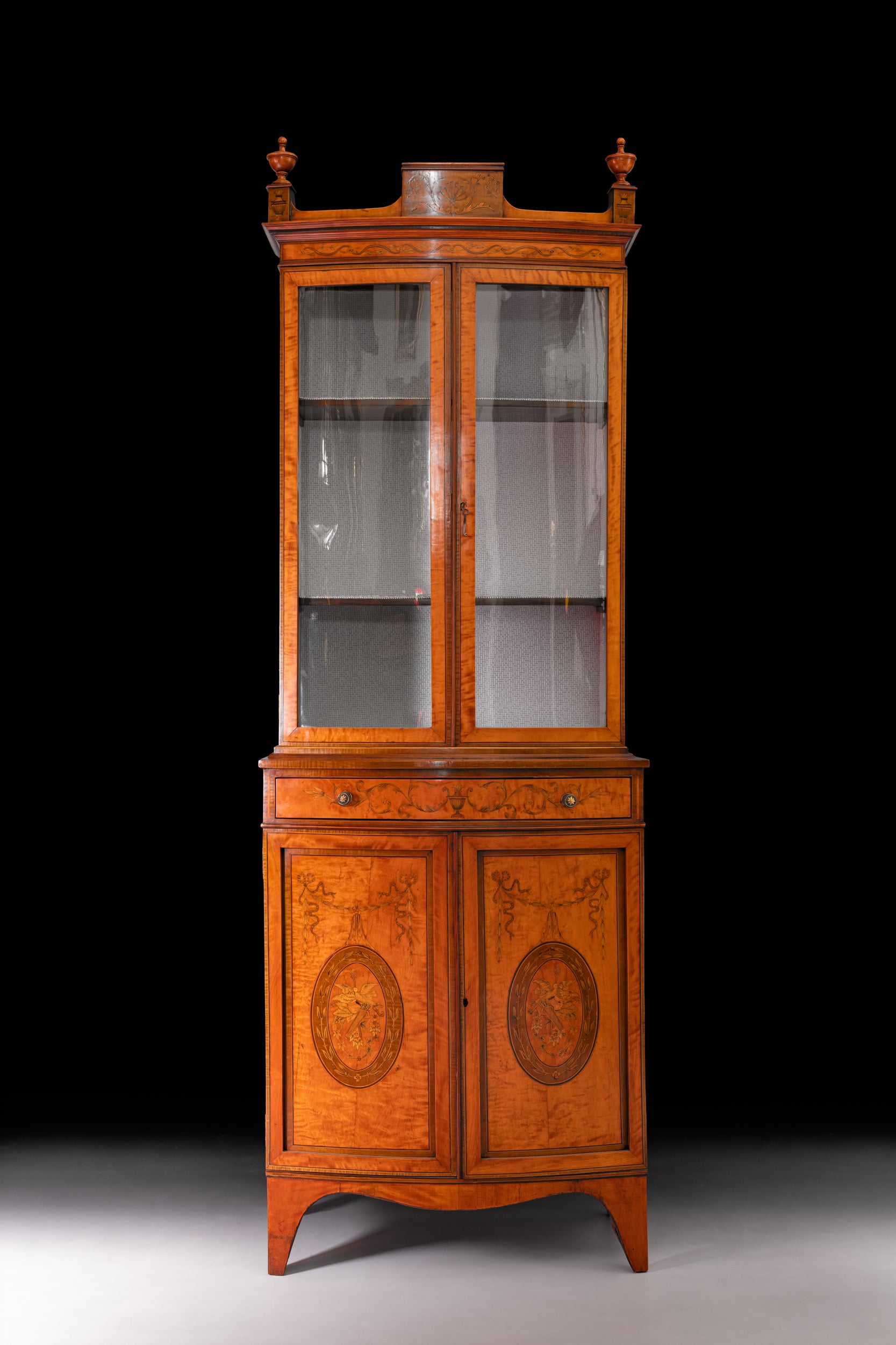 DISPLAY CABINET AATRIBUTED TO EDWARDS & ROBERTS - REF No. 4086