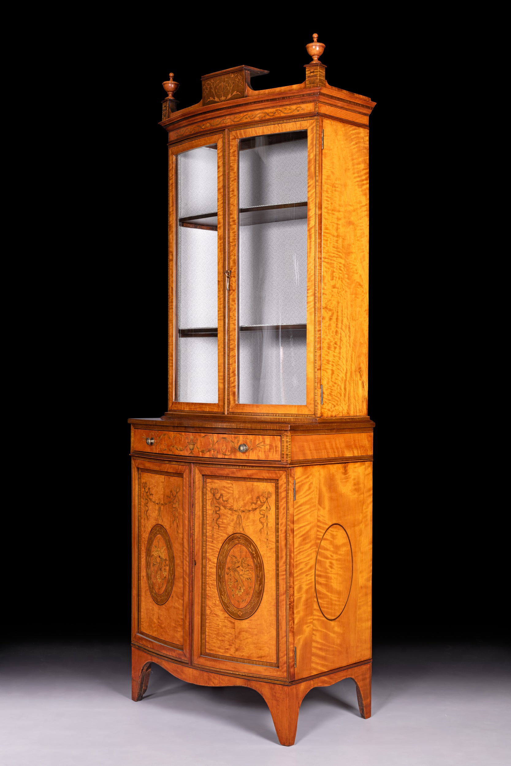 DISPLAY CABINET AATRIBUTED TO EDWARDS & ROBERTS - REF No. 4086
