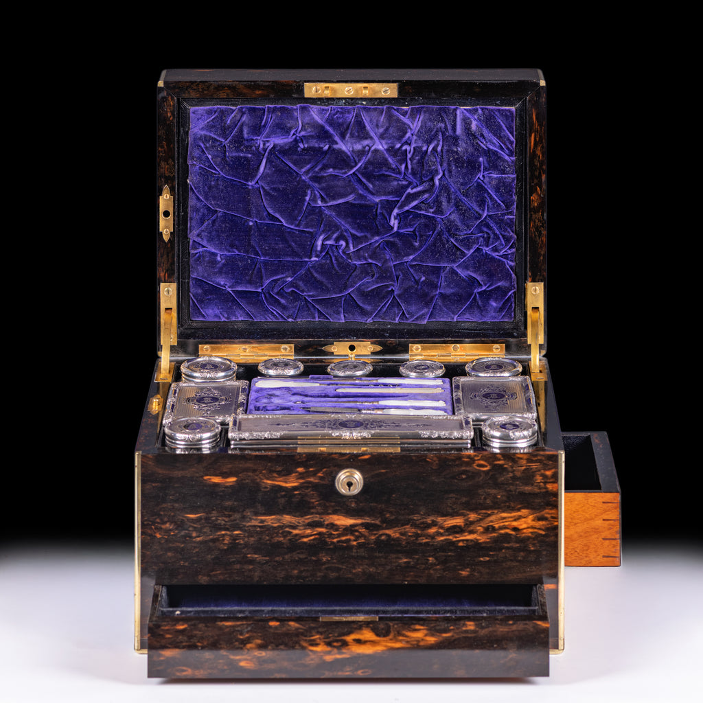 LADIES VANITY CASE RETAILED BY MAYER & CO. LIVERPOOL - REF No. 186