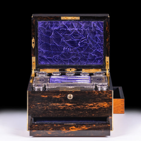 LADIES VANITY CASE RETAILED BY MAYER & CO. LIVERPOOL - REF No. 186