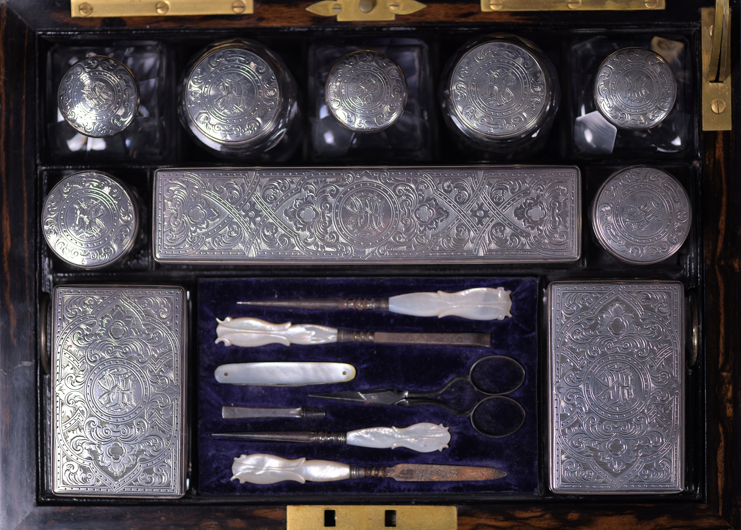 A STUNNING 19TH CENTURY LADY`S VANITY BOX - REF No. 168